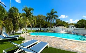 2Q Beds Studio Apt With Shared Pool 05